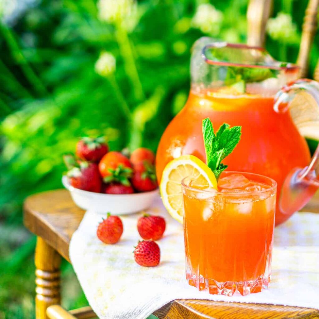 Strawberry mint lemonade summer cocktail recipes